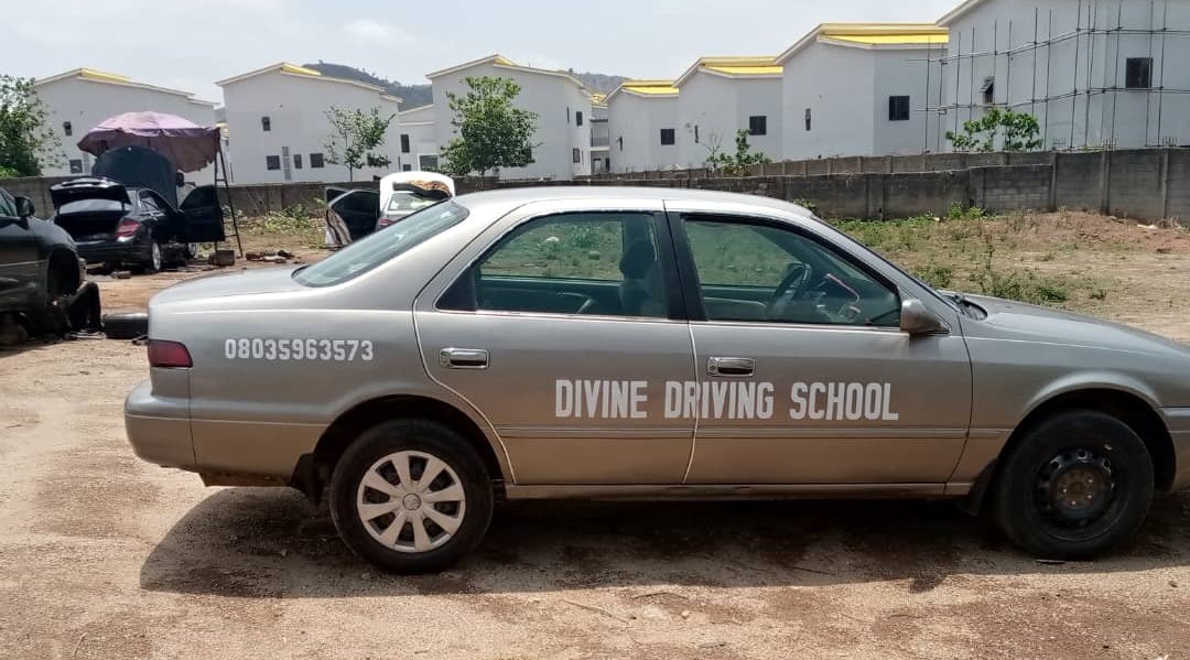 An instructor teacher his student on how to drive